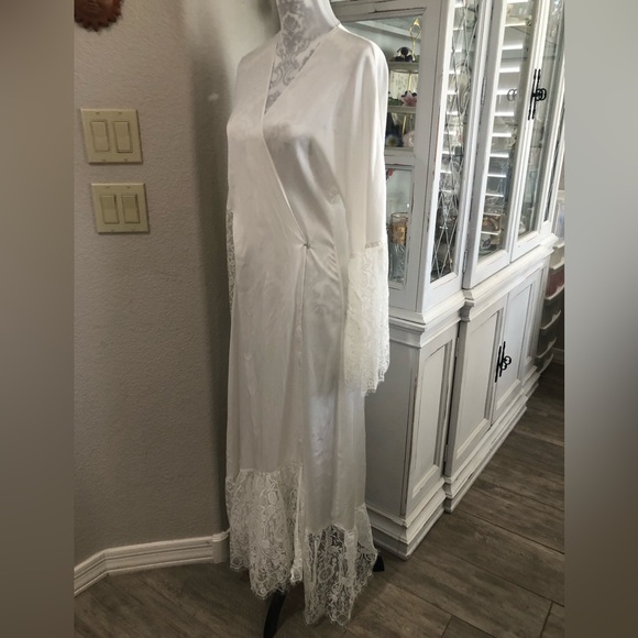 White Full Length Lace Trimmed Robe with Sash Size Small Lingerie Coverup - Picture 3 of 11